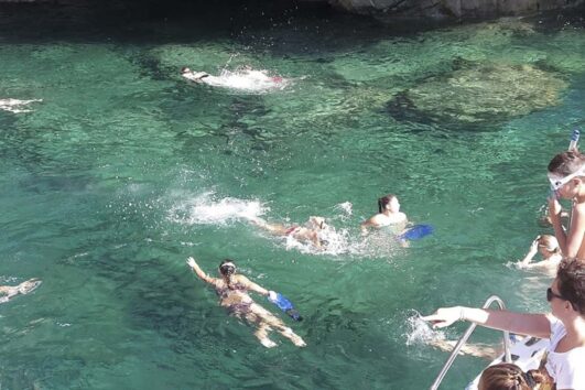 Escursioni in barca alla scoperta dell'isola